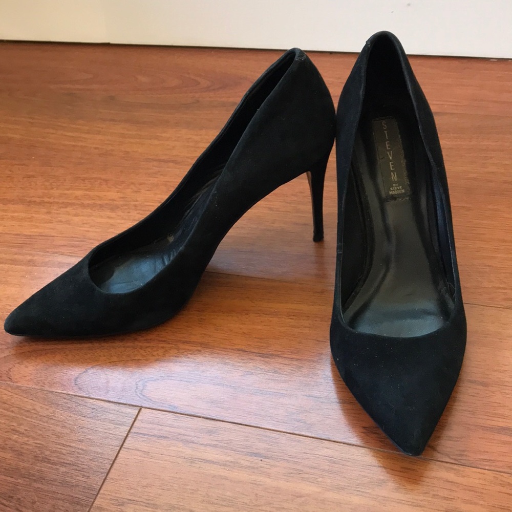 STEVE MADDEN black suede heels